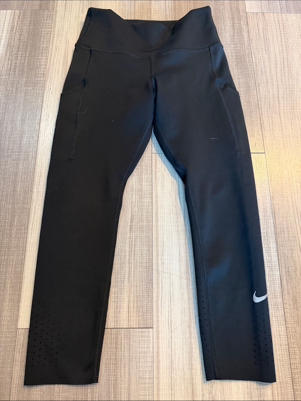 Nike Black Women's High-Waist Performance Leggings Capris with Side Pockets